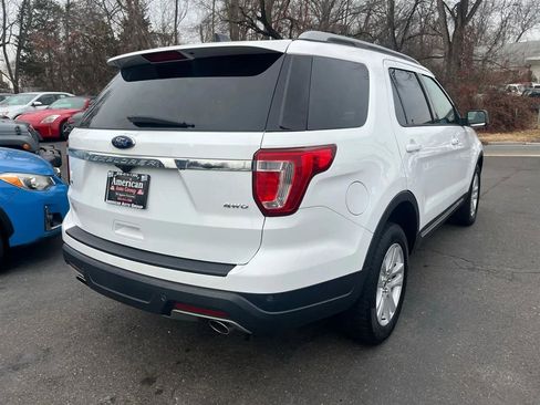Used 2018 Ford Explorer XLT image 5