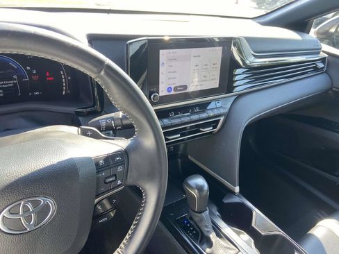 Used 2025 Toyota Camry SE FWD image 14