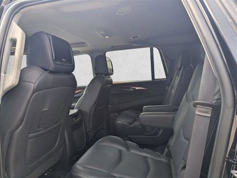 Used 2017 Cadillac Escalade Luxury RWD image 13