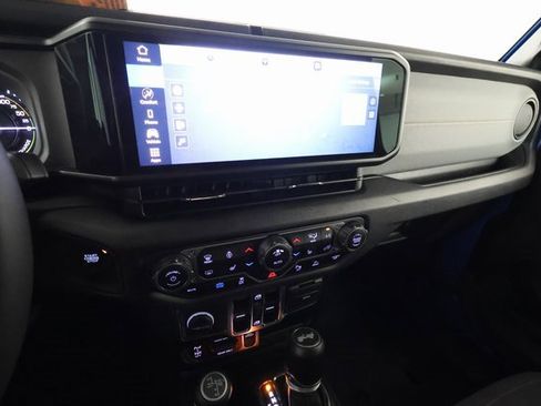 Used 2024 Jeep Wrangler Unlimited image 17