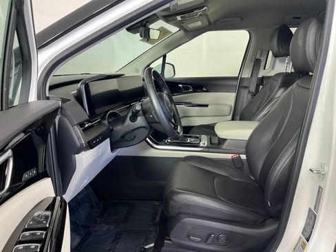 Used 2024 Kia Carnival SX image 11