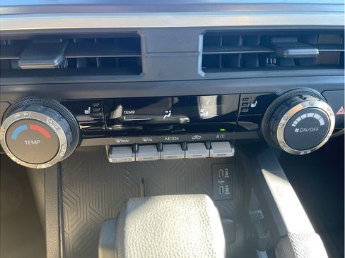 Certified 2025 Toyota Tacoma SR5 AWD/4WD image 18