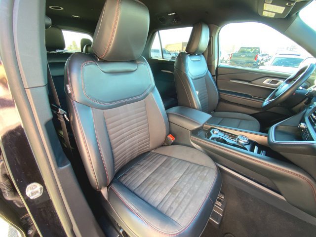 Used 2025 Ford Explorer ST-Line w/ ST-Line Street Pack AWD/4WD image 27