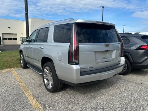 Used 2019 Cadillac Escalade Luxury AWD/4WD image 3