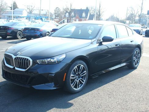 New 2026 BMW 530i xDrive w/ M Sport Package AWD/4WD image 4