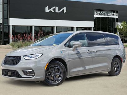 Used 2022 Chrysler Pacifica Touring-L w/ S Appearance Package