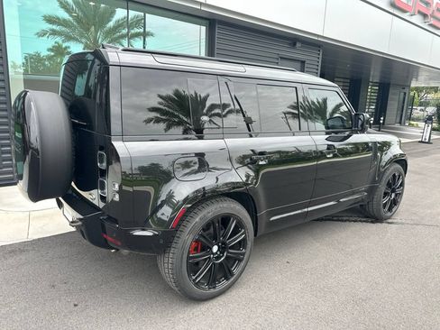 Used 2023 Land Rover Defender 110 X AWD/4WD image 3