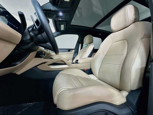 Certified 2024 Porsche Cayenne S AWD/4WD image 5