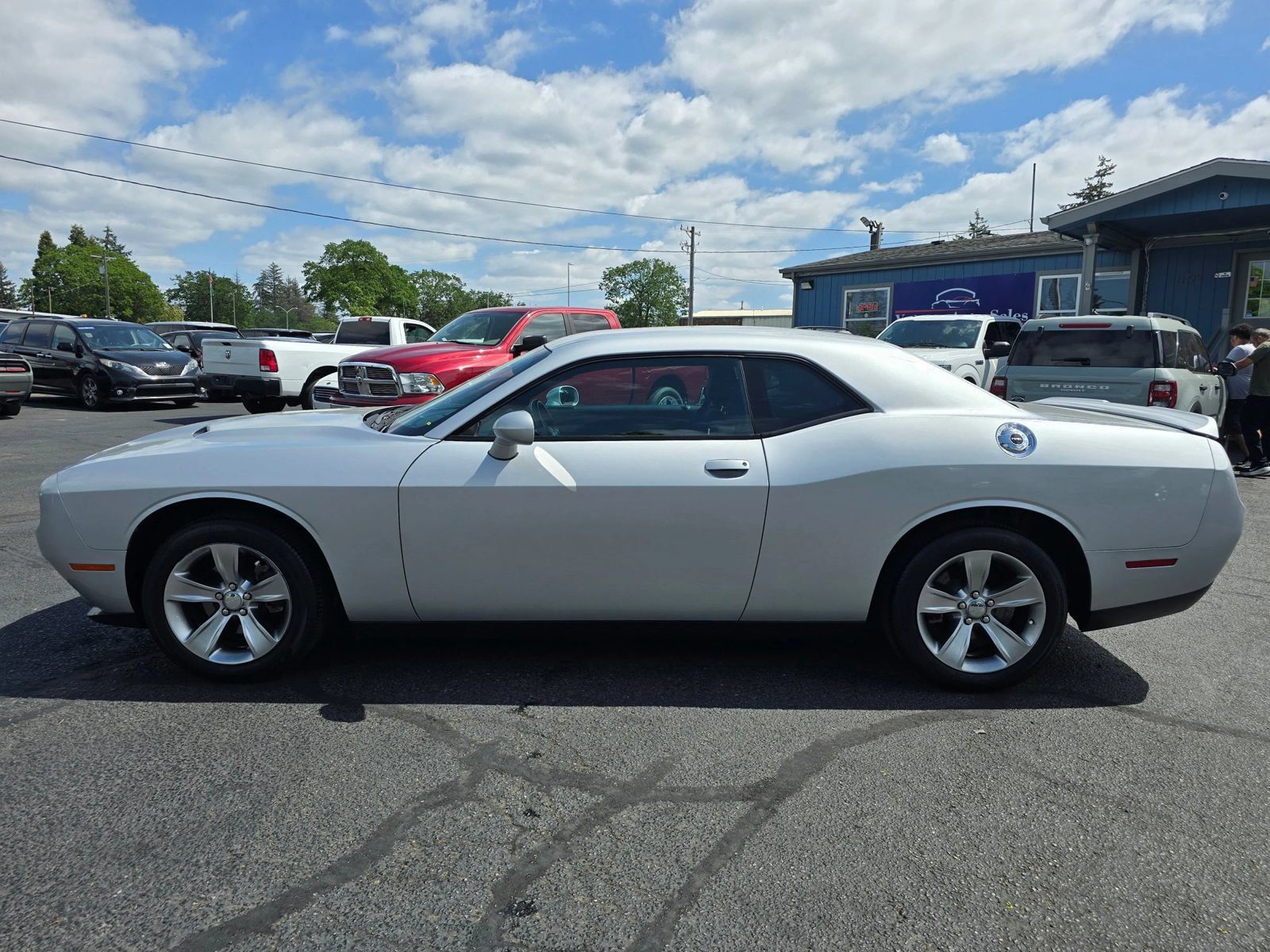 Used 2020 Dodge Challenger SXT RWD image 2