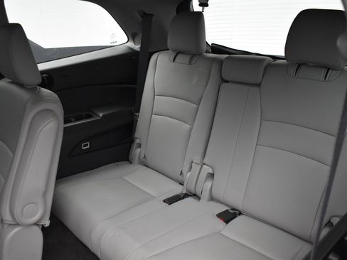 Used 2019 Honda Pilot Touring image 5