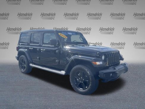 Used 2022 Jeep Wrangler Unlimited Sahara AWD/4WD image 2