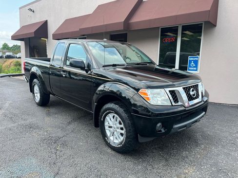 Used 2014 Nissan Frontier SV AWD/4WD image 3