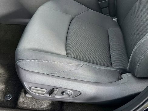 Used 2023 Toyota Venza LE image 20