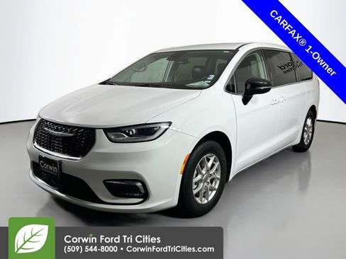 Used 2024 Chrysler Pacifica Touring-L image 5