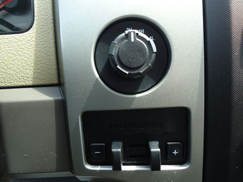 Used 2010 Ford F150 XLT AWD/4WD image 24
