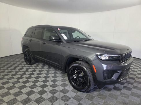 New 2025 Jeep Grand Cherokee Altitude image 2