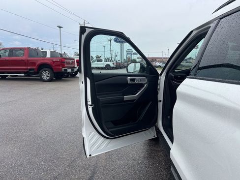 Used 2024 Ford Explorer XLT w/ Equipment Group 202A AWD/4WD image 12