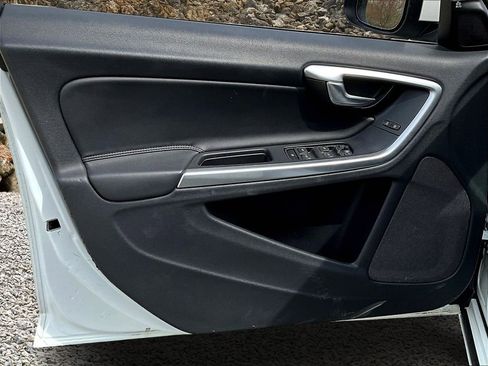 Used 2015 Volvo S60 T5 Platinum image 22