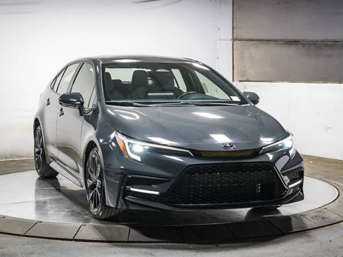 Certified 2023 Toyota Corolla SE w/ SE Premium Package image 3
