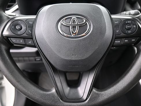 Used 2025 Toyota RAV4 XLE w/ Convenience Package FWD image 31