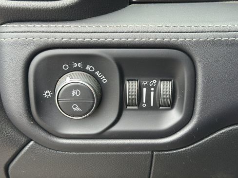 Used 2023 RAM 2500 Limited AWD/4WD image 11