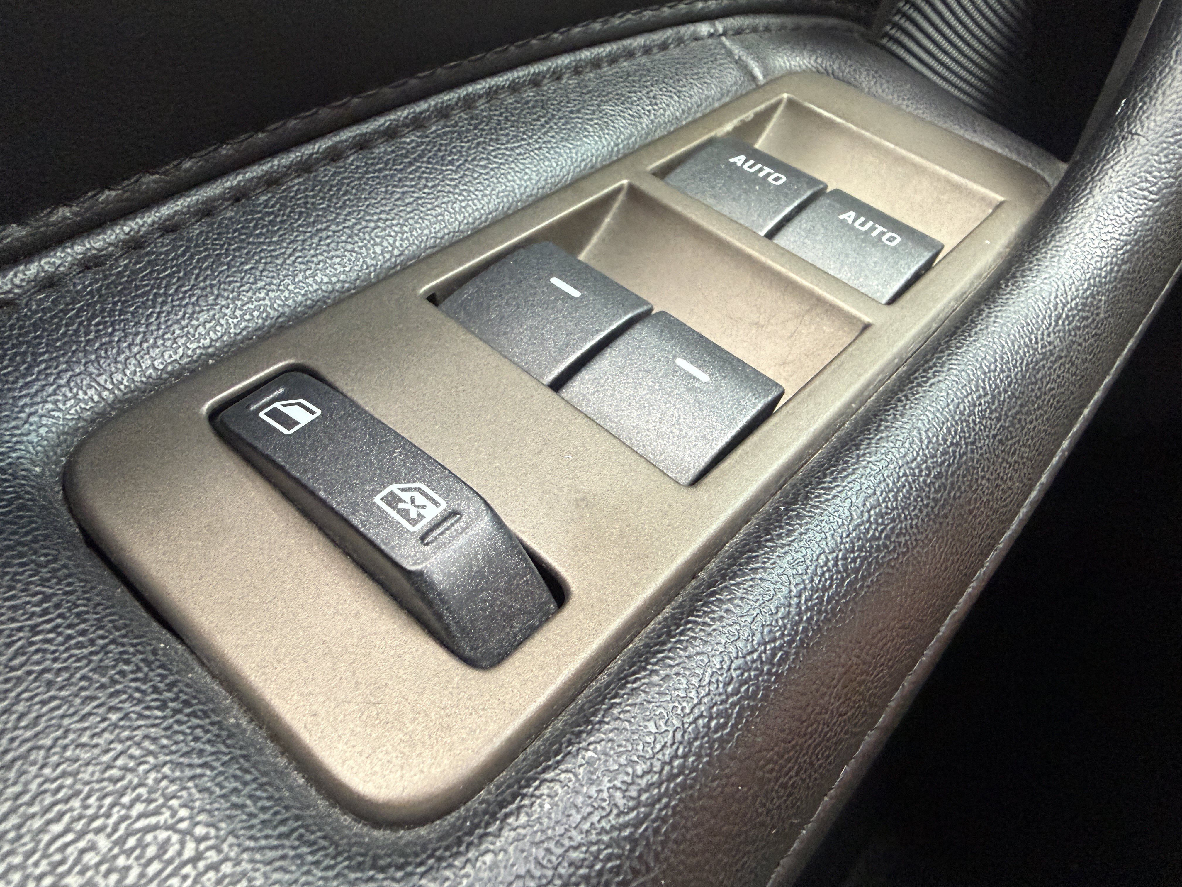 Used 2012 Lincoln MKX AWD image 27