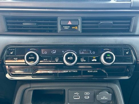 Used 2025 Honda Pilot TrailSport image 26