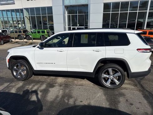 Certified 2023 Jeep Grand Cherokee L Limited w/ Luxury Tech Group II AWD/4WD image 4
