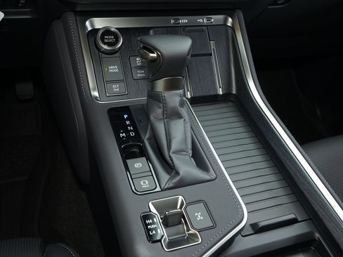 Used 2026 Lexus GX 550 w/ Accessory Package (2T) AWD/4WD image 12