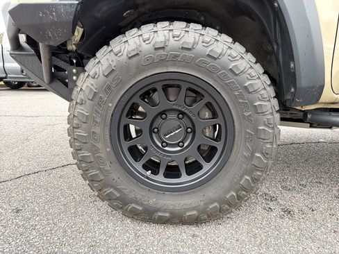 Used 2019 Toyota Tacoma TRD Off-Road image 21