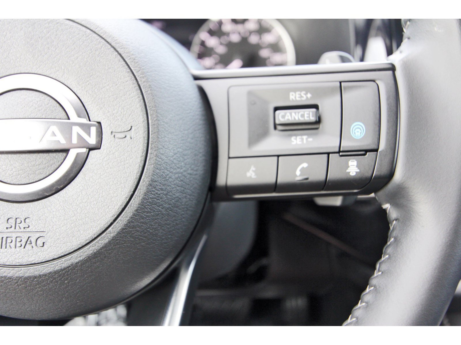 Certified 2025 Nissan Pathfinder SV FWD image 21
