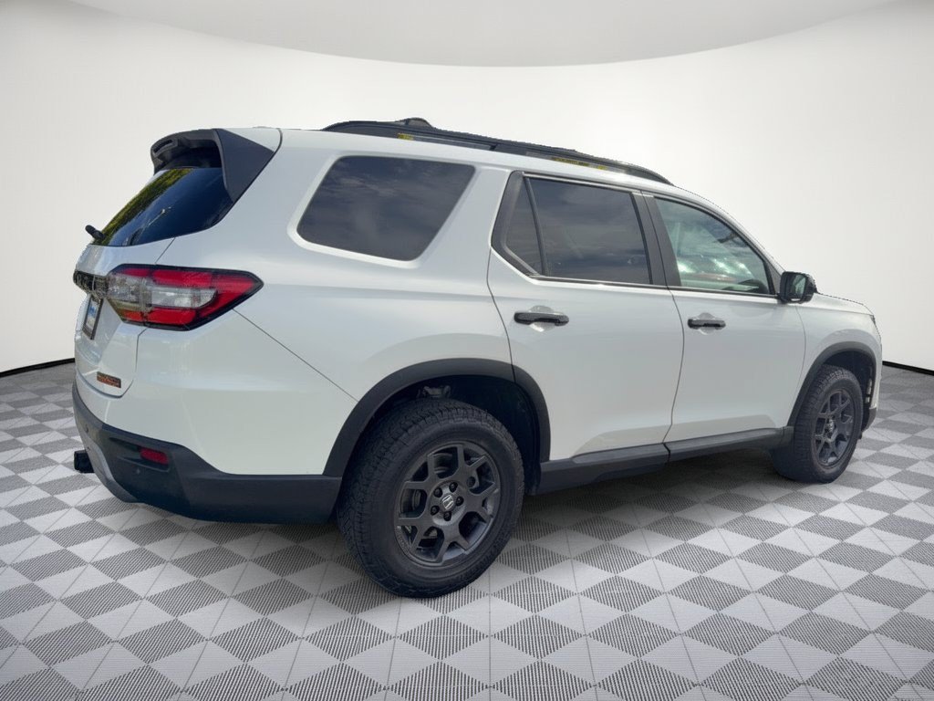 Certified 2024 Honda Pilot TrailSport image 7