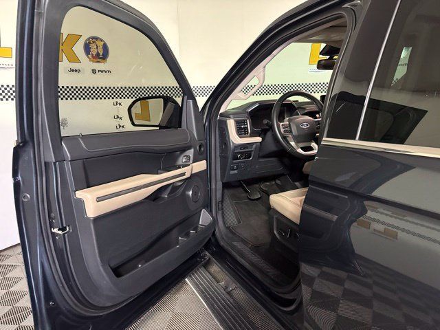 Used 2023 Ford Expedition Limited AWD/4WD image 13