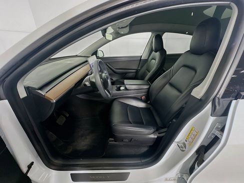 Used 2020 Tesla Model Y Long Range image 13