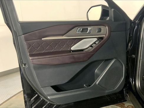 Used 2025 Ford Explorer Platinum w/ LUX Leather Package AWD/4WD image 24