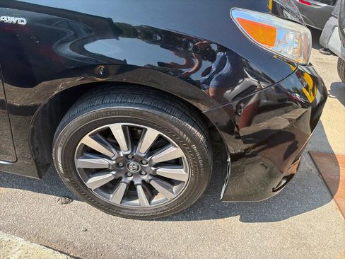 Used 2018 Toyota Sienna XLE w/ XLE Navigation Package AWD/4WD image 4