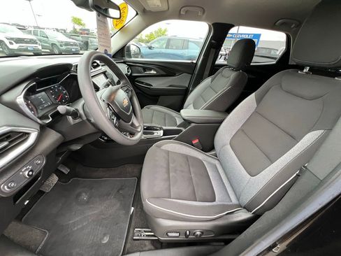 Used 2022 Chevrolet TrailBlazer LT w/ Convenience Package FWD image 19