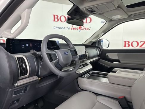 New 2025 Ford Expedition Active image 14