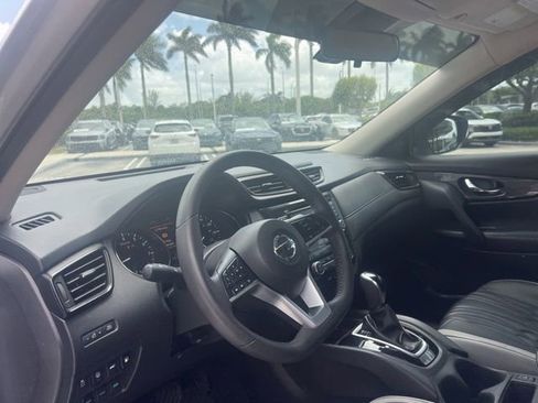 Used 2020 Nissan Rogue SV AWD/4WD image 17