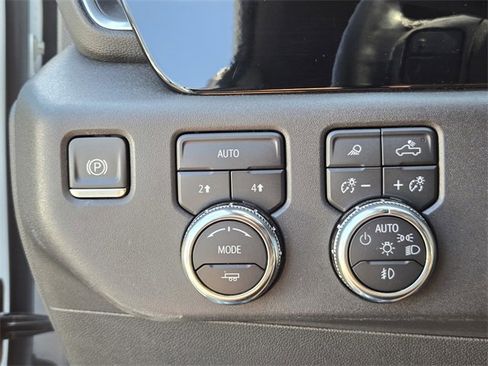 Used 2024 GMC Sierra 1500 SLT image 25
