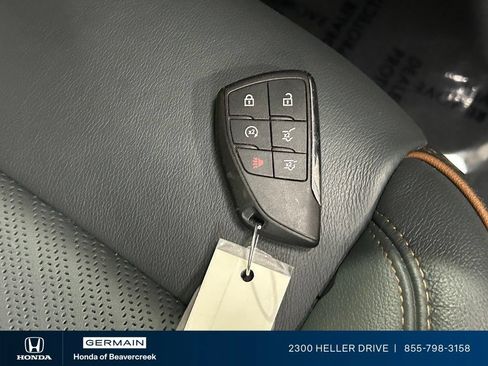 Used 2025 GMC Yukon AT4 AWD/4WD image 32