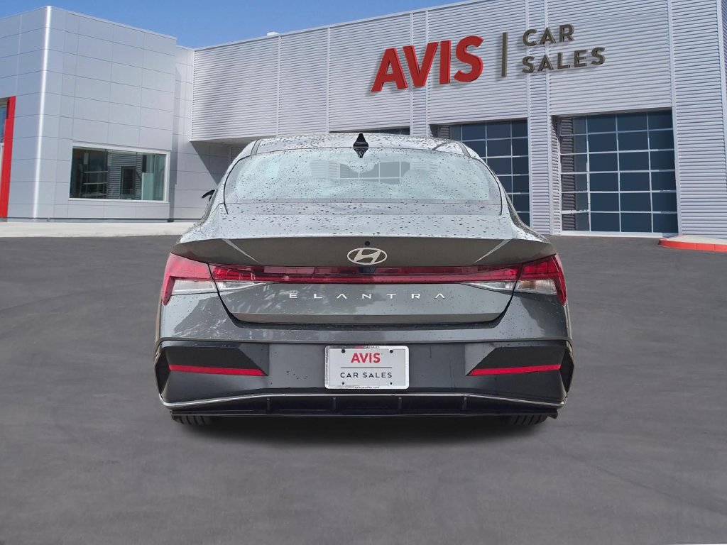 Used 2025 Hyundai Elantra SEL FWD image 7