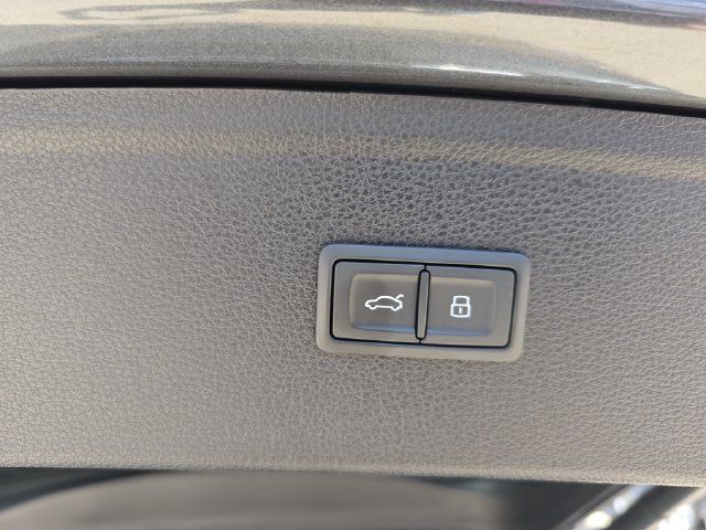 Used 2023 Audi SQ5 Premium Plus w/ Premium Plus Package AWD/4WD image 17