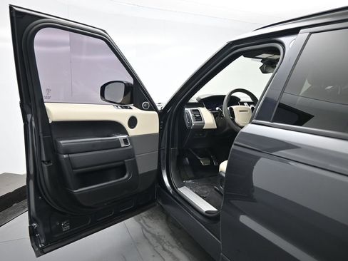 Used 2020 Land Rover Range Rover Sport HST image 7