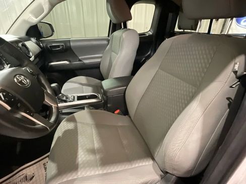 Used 2022 Toyota Tacoma SR5 AWD/4WD image 10