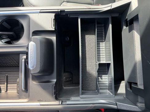 Used 2025 Ford Expedition Active image 38