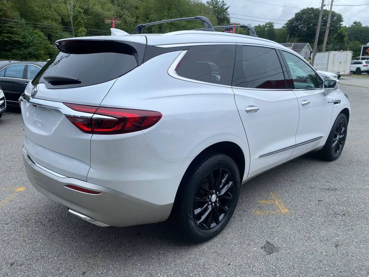 Used 2020 Buick Enclave Premium w/ Sun and Sites Package AWD/4WD image 4