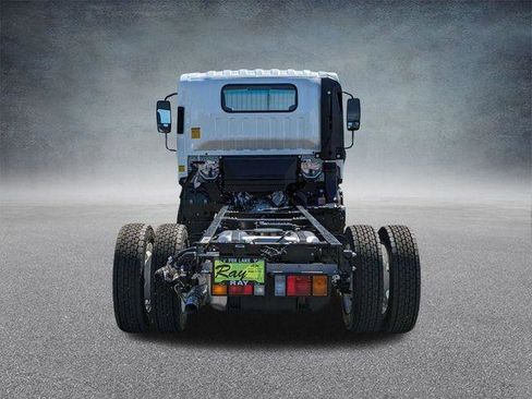 New 2025 Chevrolet Low Cab Forward image 5