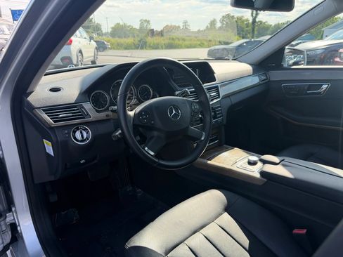 Used 2011 Mercedes-Benz E 550 4MATIC Sedan image 10