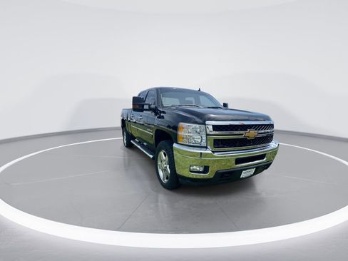 Used 2014 Chevrolet Silverado 2500 LT w/ Custom Sport Truck Package AWD/4WD image 2
